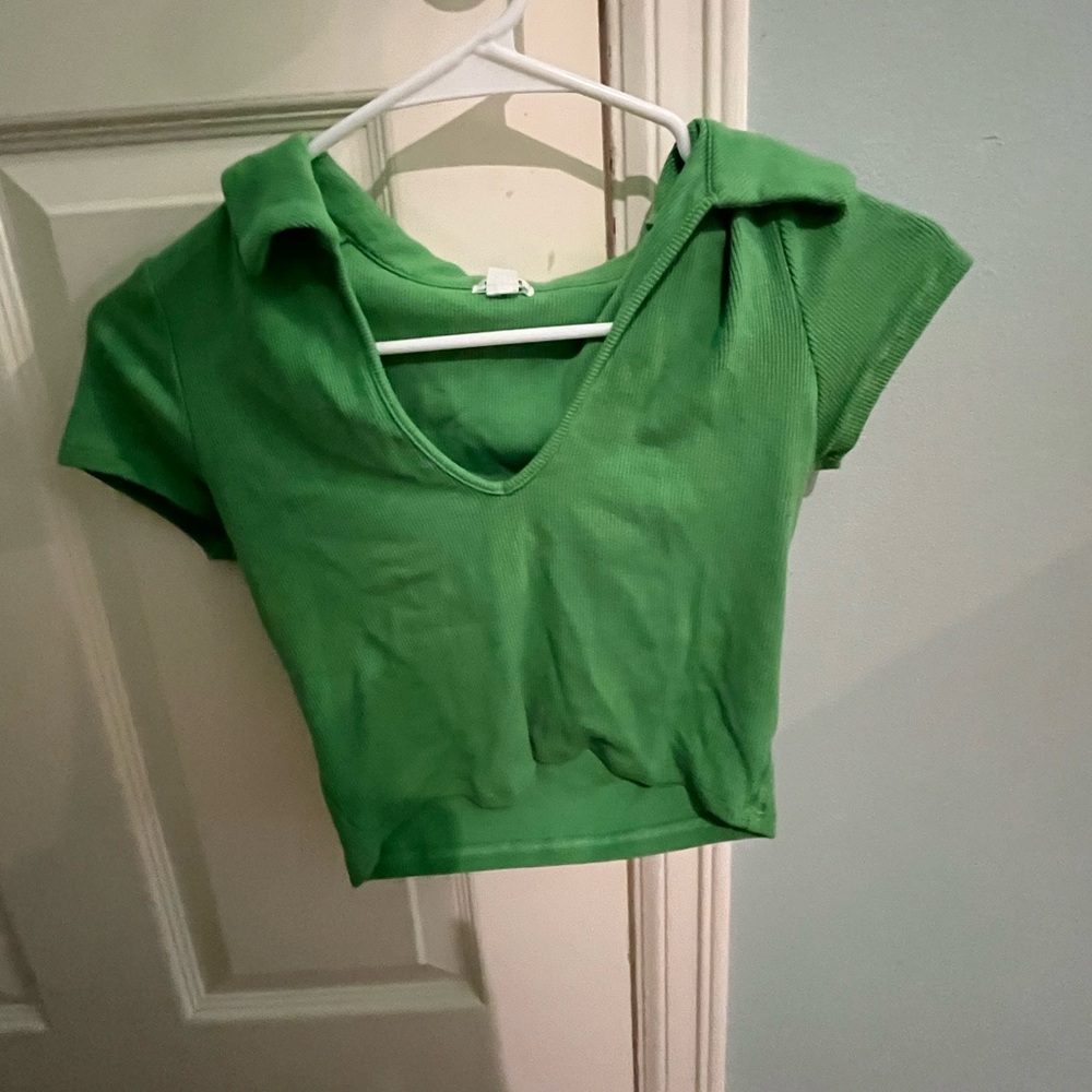 Garage V-neck with collar